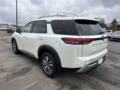 2024 Nissan Pathfinder SL