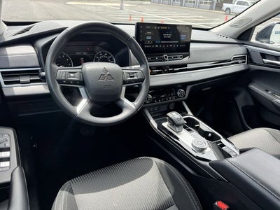 2025 Mitsubishi Outlander ES
