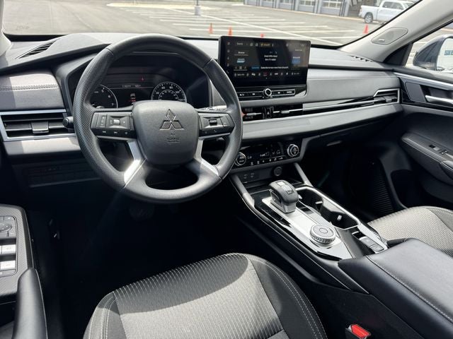 2025 Mitsubishi Outlander ES