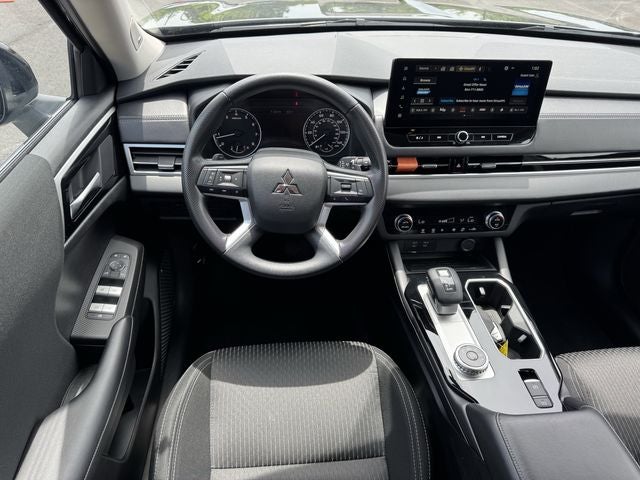 2025 Mitsubishi Outlander ES