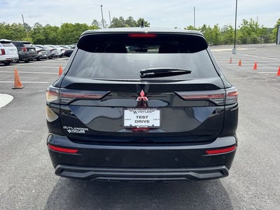 2025 Mitsubishi Outlander ES