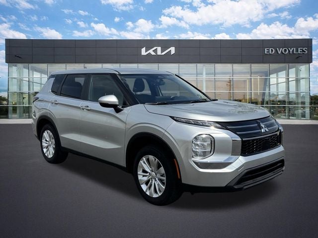 2025 Mitsubishi Outlander ES