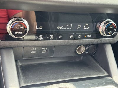 2025 Mitsubishi Outlander ES