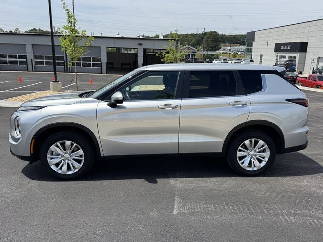 2025 Mitsubishi Outlander ES