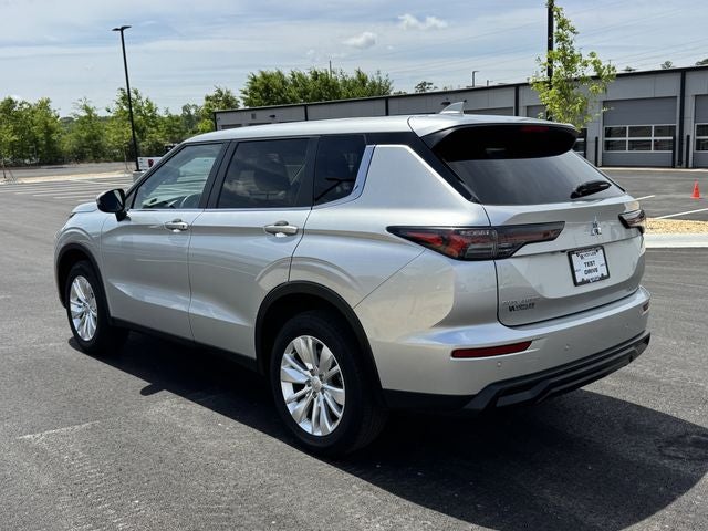 2025 Mitsubishi Outlander ES