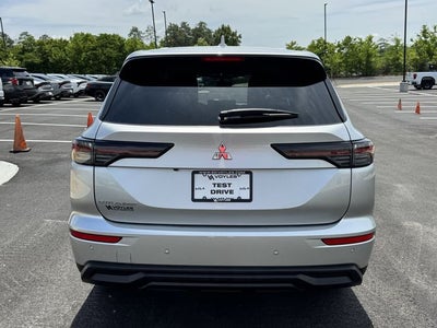 2025 Mitsubishi Outlander ES