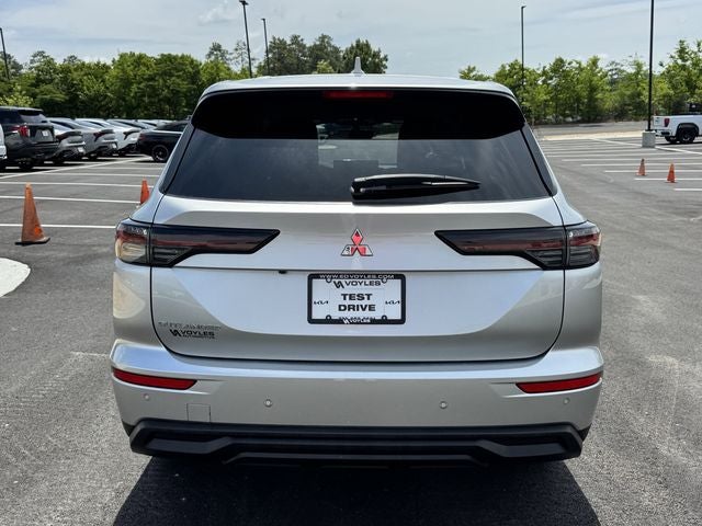 2025 Mitsubishi Outlander ES