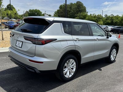 2025 Mitsubishi Outlander ES