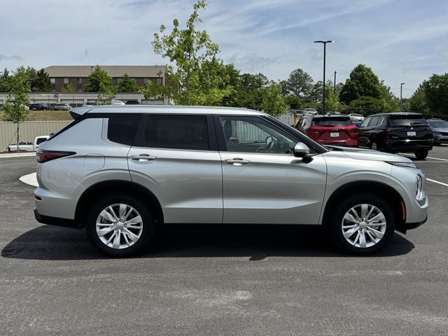 2025 Mitsubishi Outlander ES