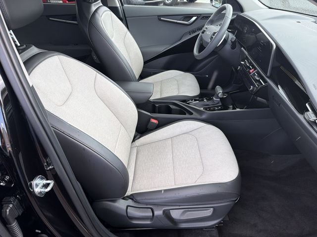 2025 Kia Niro SX Certified Pre-Owned!!