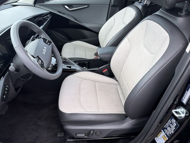 2025 Kia Niro SX Certified Pre-Owned!!